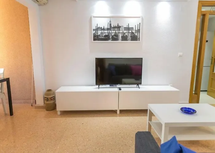 Nations Apartment With Pool