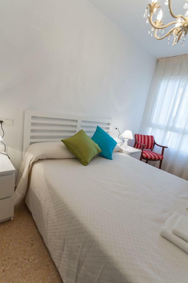 Apartament Nations With Pool *